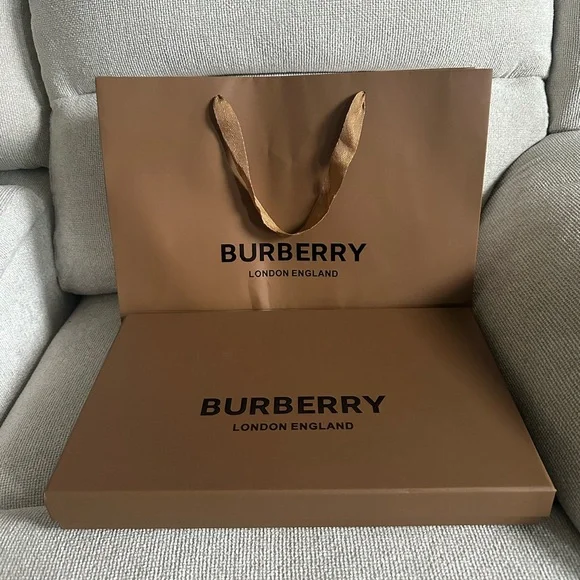 Burberry scarf - Picture 4 of 4